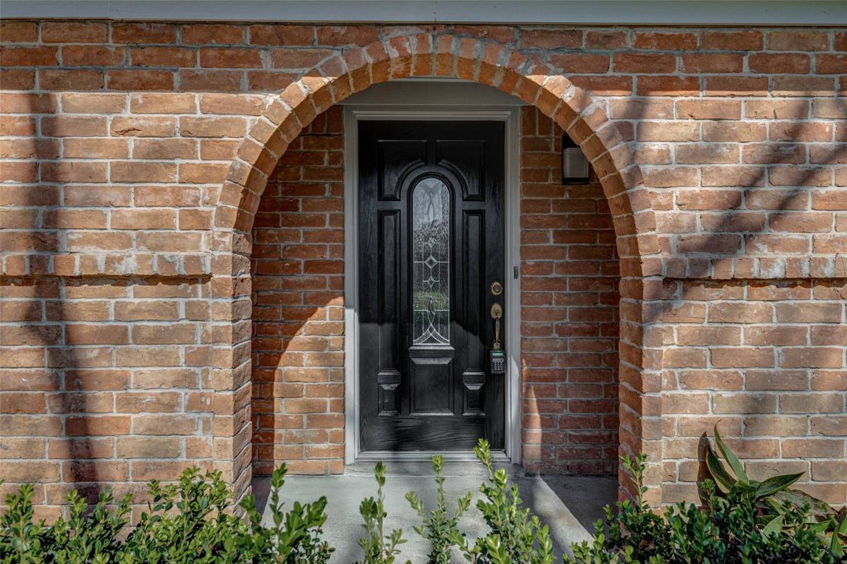 Apartment for rent at 12710 Westleigh Dr, Houston, TX 77077