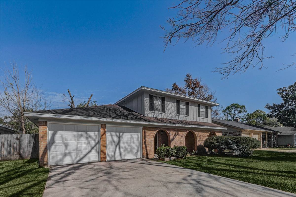 Apartment for rent at 12710 Westleigh Dr, Houston, TX 77077