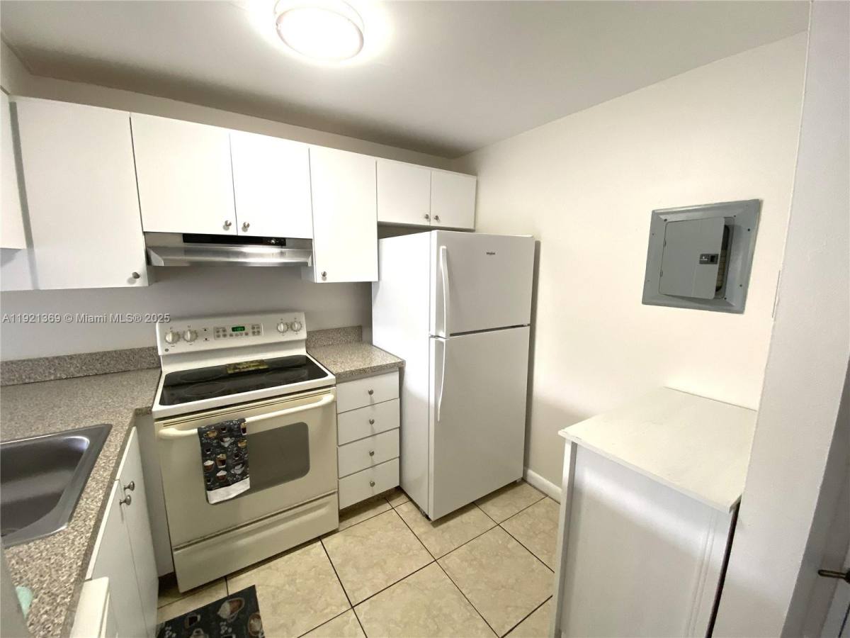 Apartment for rent at 16465 NE 22nd Ave #513, North Miami Beach, FL 33160