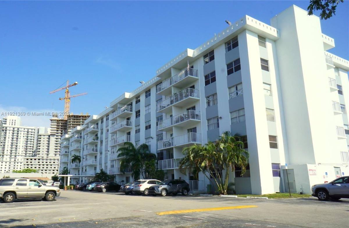 Apartment for rent at 16465 NE 22nd Ave #513, North Miami Beach, FL 33160