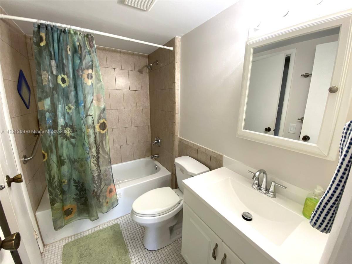 Apartment for rent at 16465 NE 22nd Ave #513, North Miami Beach, FL 33160