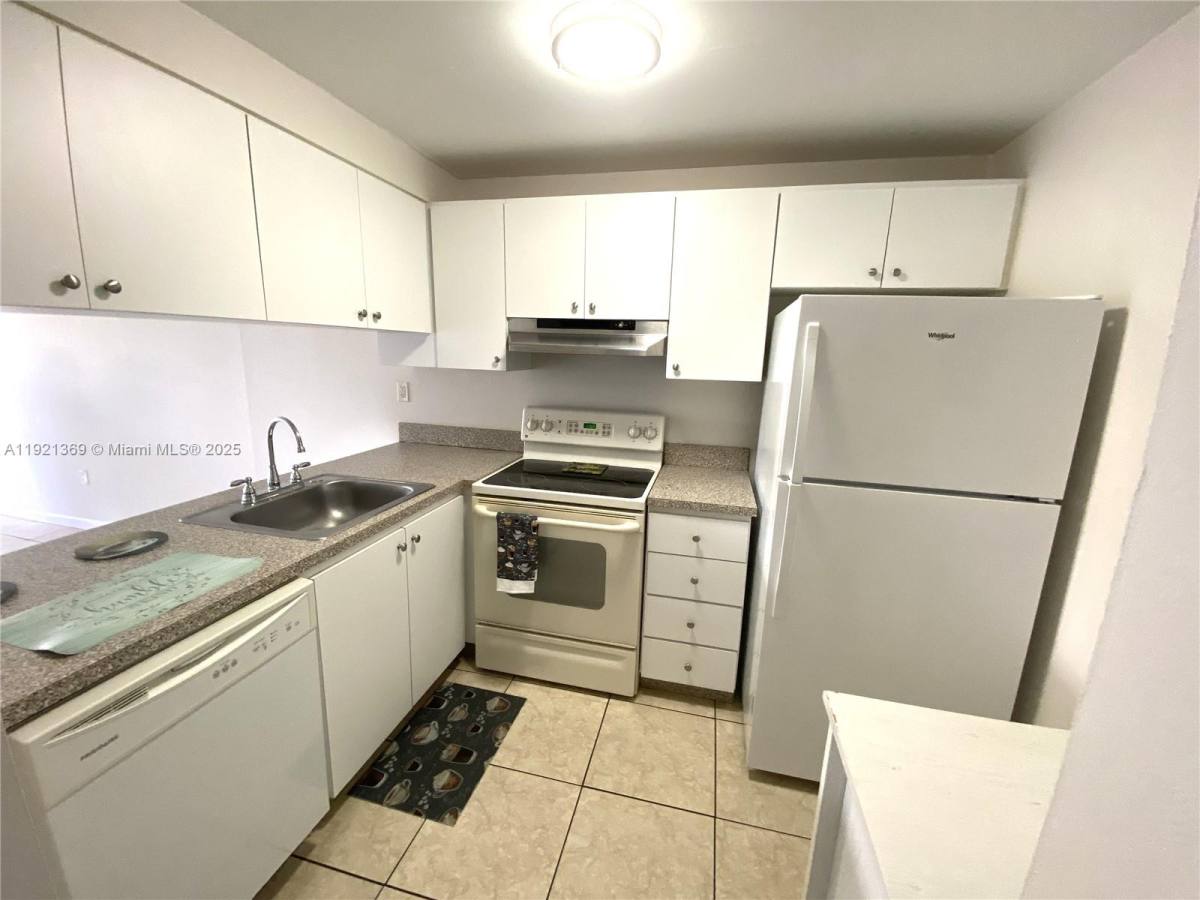 Apartment for rent at 16465 NE 22nd Ave #513, North Miami Beach, FL 33160