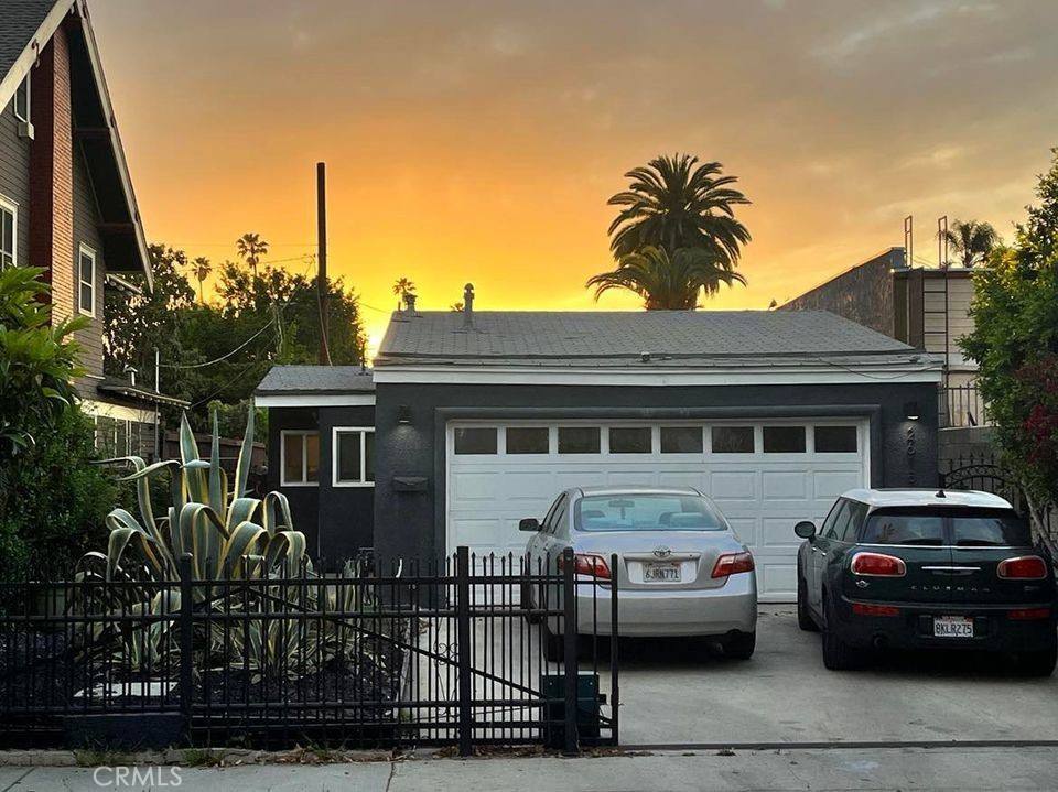 Apartment for rent at 2615 Van Buren Place, Los Angeles, CA 90007
