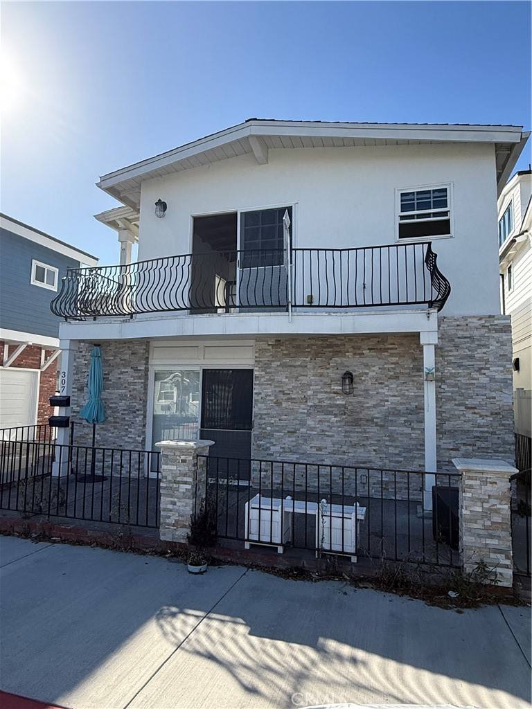 Apartment for rent at 307 Anade Ave #307, Newport Beach, CA 92661
