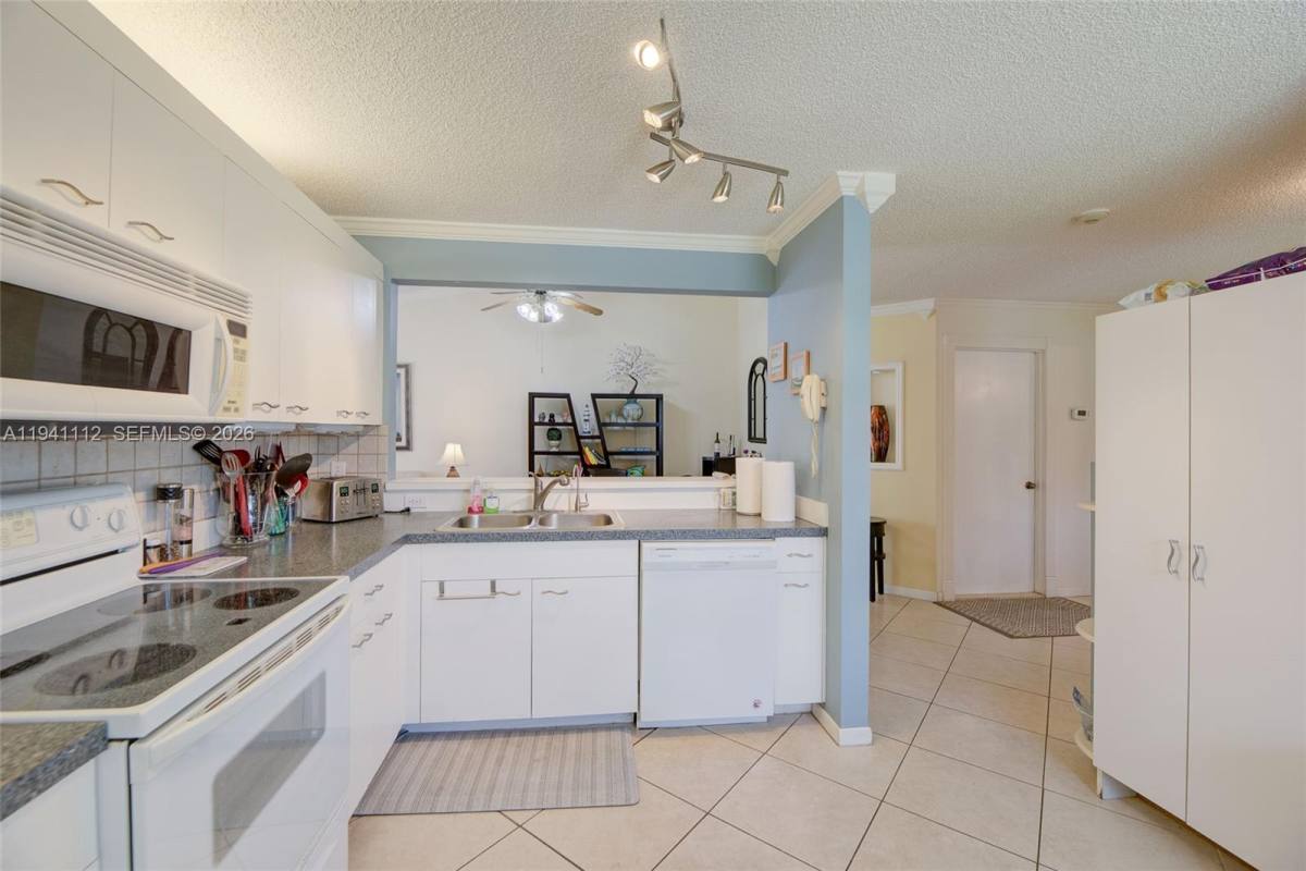 Townhouse for rent at 1248 W Lakes Dr, Pompano Beach, FL 33064