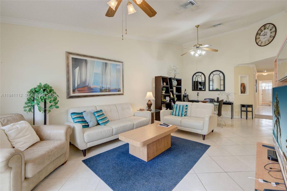 Townhouse for rent at 1248 W Lakes Dr, Pompano Beach, FL 33064