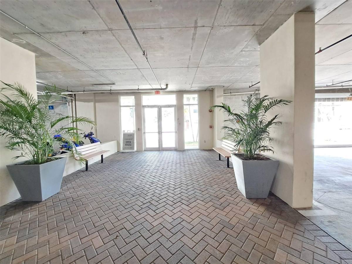 Apartment for rent at 120 SW 8th Ave #802, Miami, FL 33130