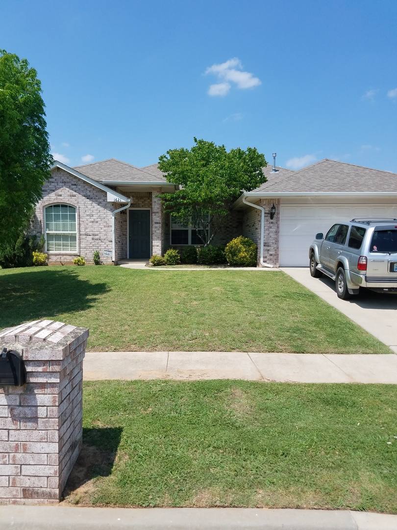 House for rent at 1621 Creekside Lane, Norman, OK 73071