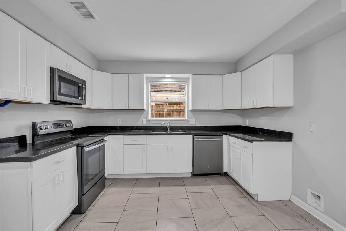 Apartment for rent at 4407 Hickory Grove Dr, Houston, TX 77084