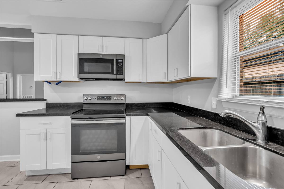 Apartment for rent at 4407 Hickory Grove Dr, Houston, TX 77084