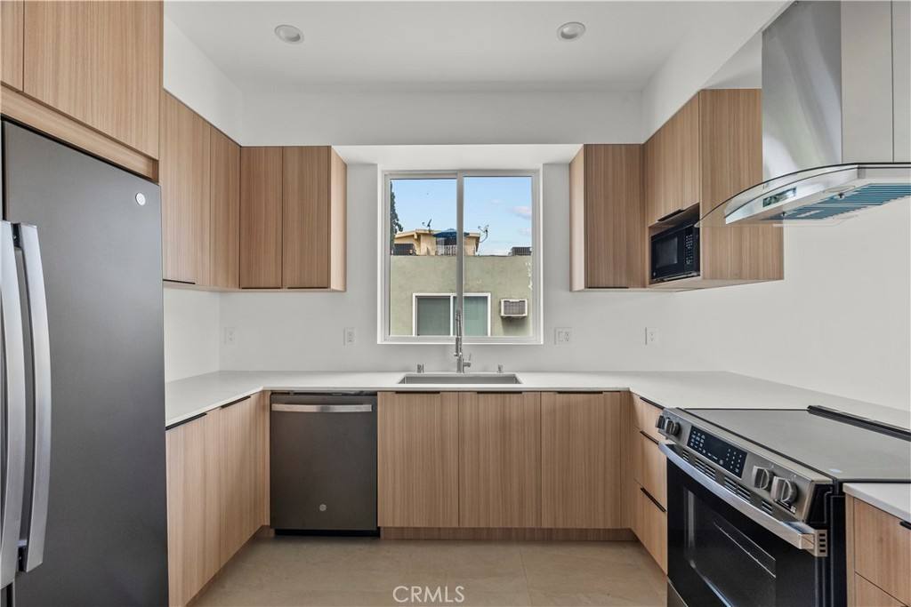 Apartment for rent at 13942 Vanowen St, Van Nuys, CA 91405