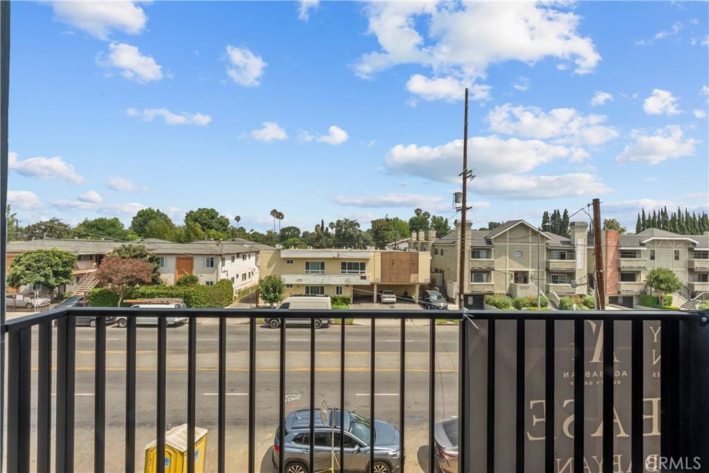 Apartment for rent at 13942 Vanowen St, Van Nuys, CA 91405