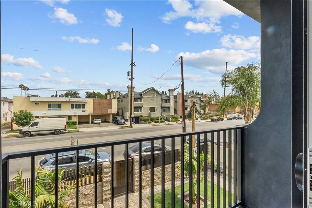 Apartment for rent at 13942 Vanowen St, Van Nuys, CA 91405