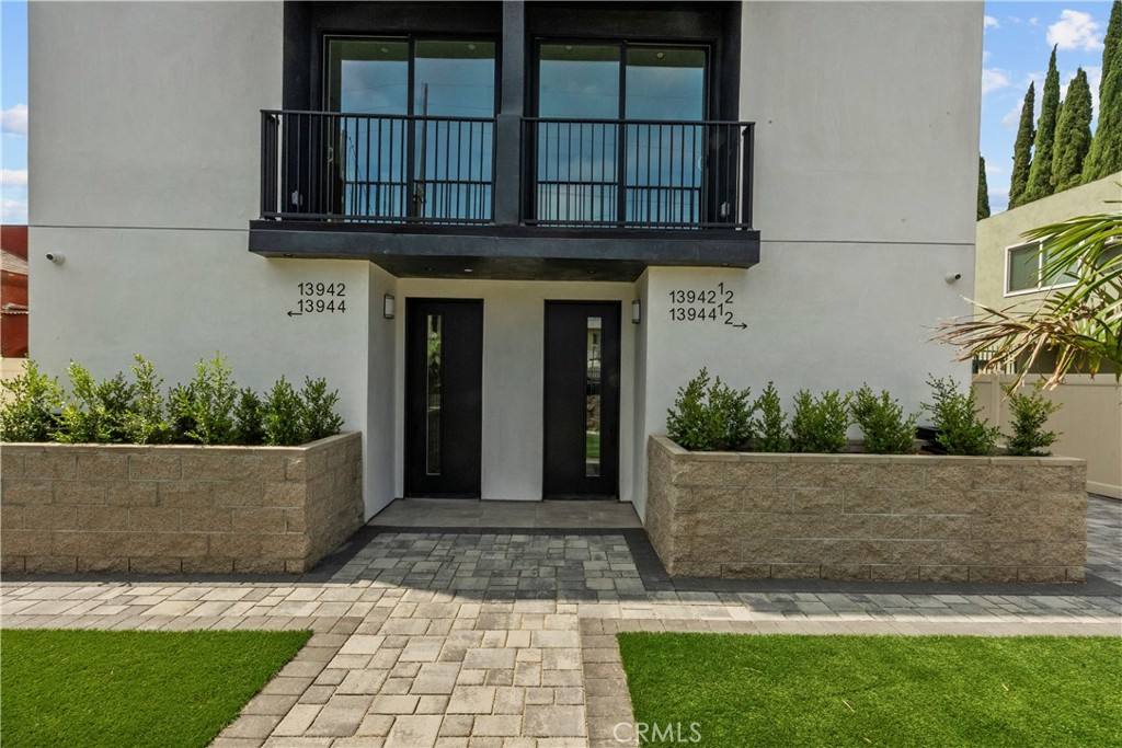 Apartment for rent at 13942 Vanowen St, Van Nuys, CA 91405