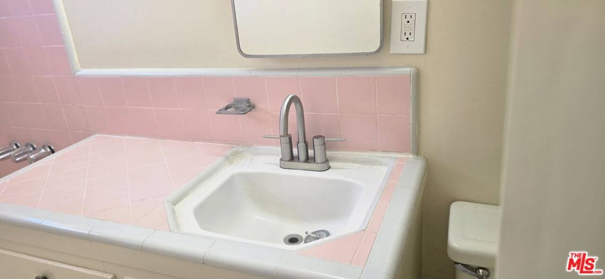 Apartment for rent at 2635 W Imperial Highway 2635-6, Inglewood, CA 90303