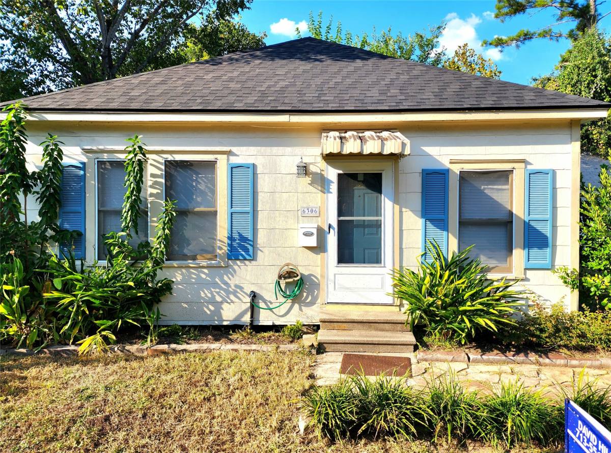 Apartment for rent at 6306 Stillman St, Houston, TX 77007