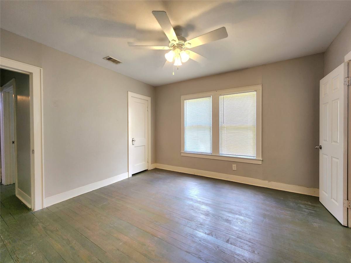 Apartment for rent at 6306 Stillman St, Houston, TX 77007