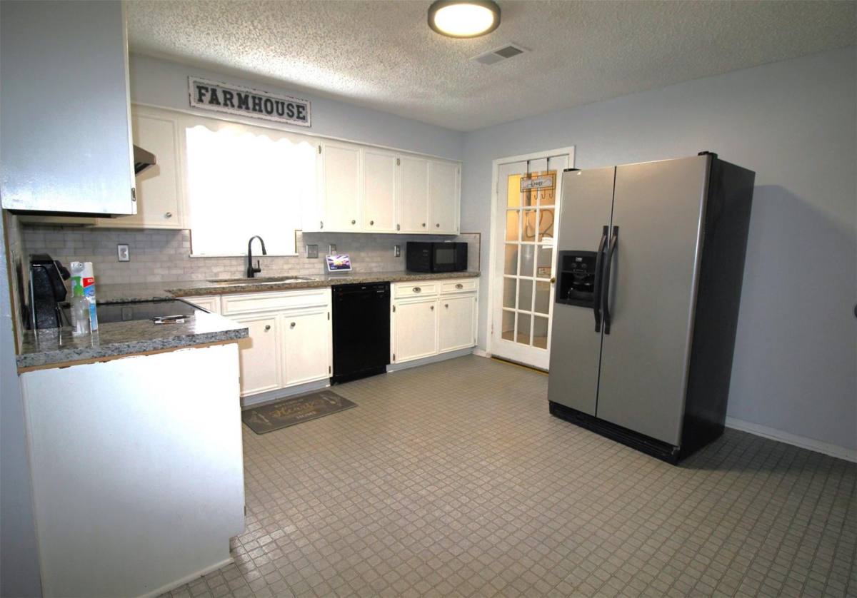 Apartment for rent at 1310 S Caney Trail Dr, Wharton, TX 77488