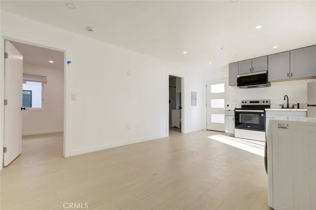 Apartment for rent at 5654 1 2 Cartwright Ave, North Hollywood, CA 91601