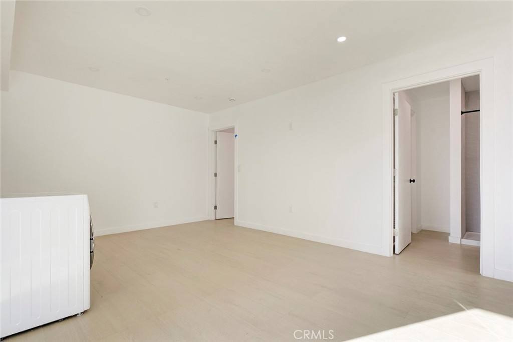 Apartment for rent at 5654 1 2 Cartwright Ave, North Hollywood, CA 91601