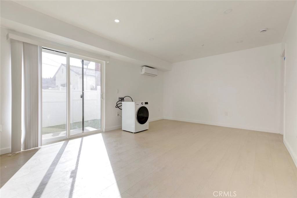 Apartment for rent at 5654 1 2 Cartwright Ave, North Hollywood, CA 91601