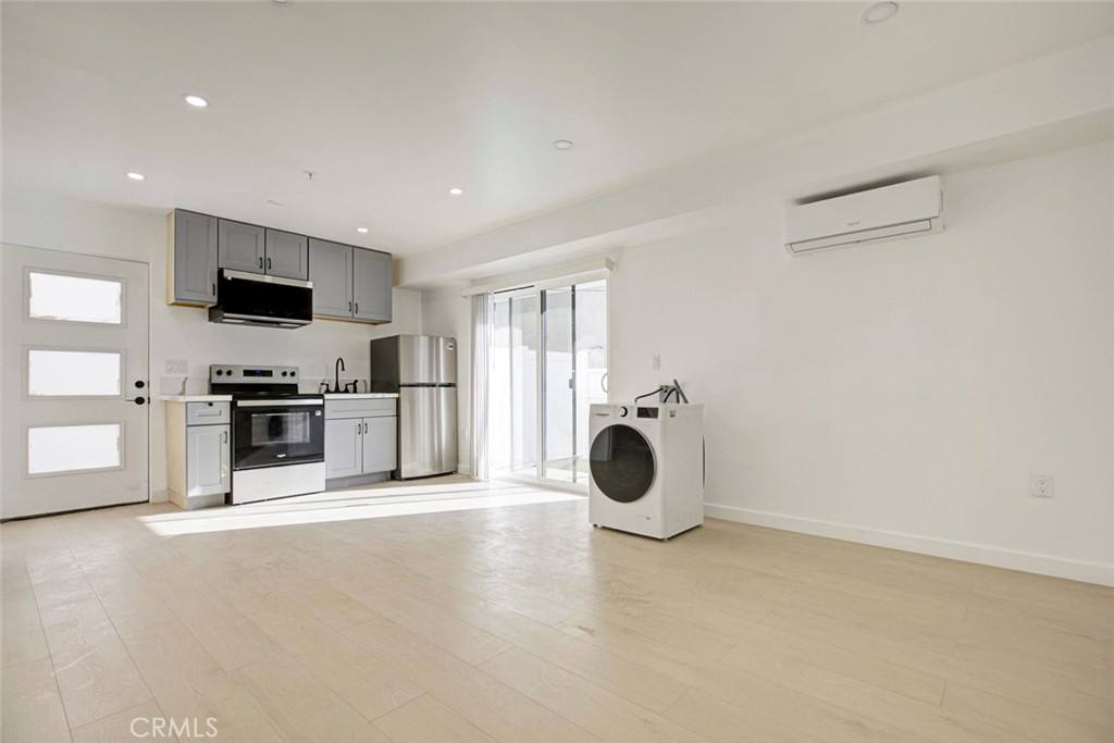 Apartment for rent at 5654 1 2 Cartwright Ave, North Hollywood, CA 91601