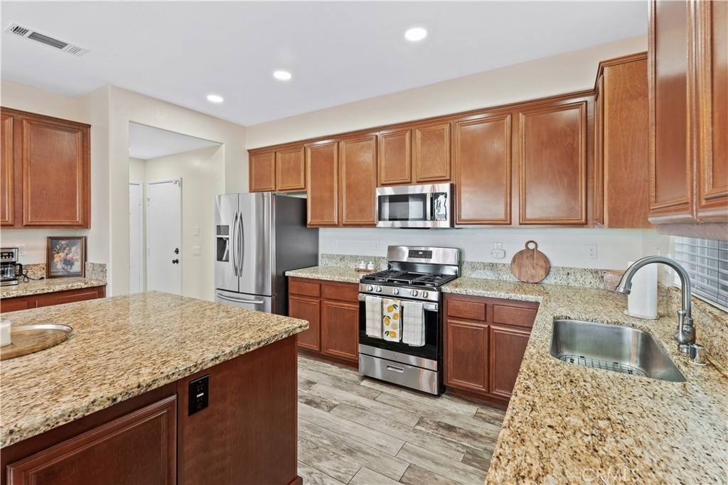 Apartment for rent at 2639 Chicory Lane, Palmdale, CA 93551