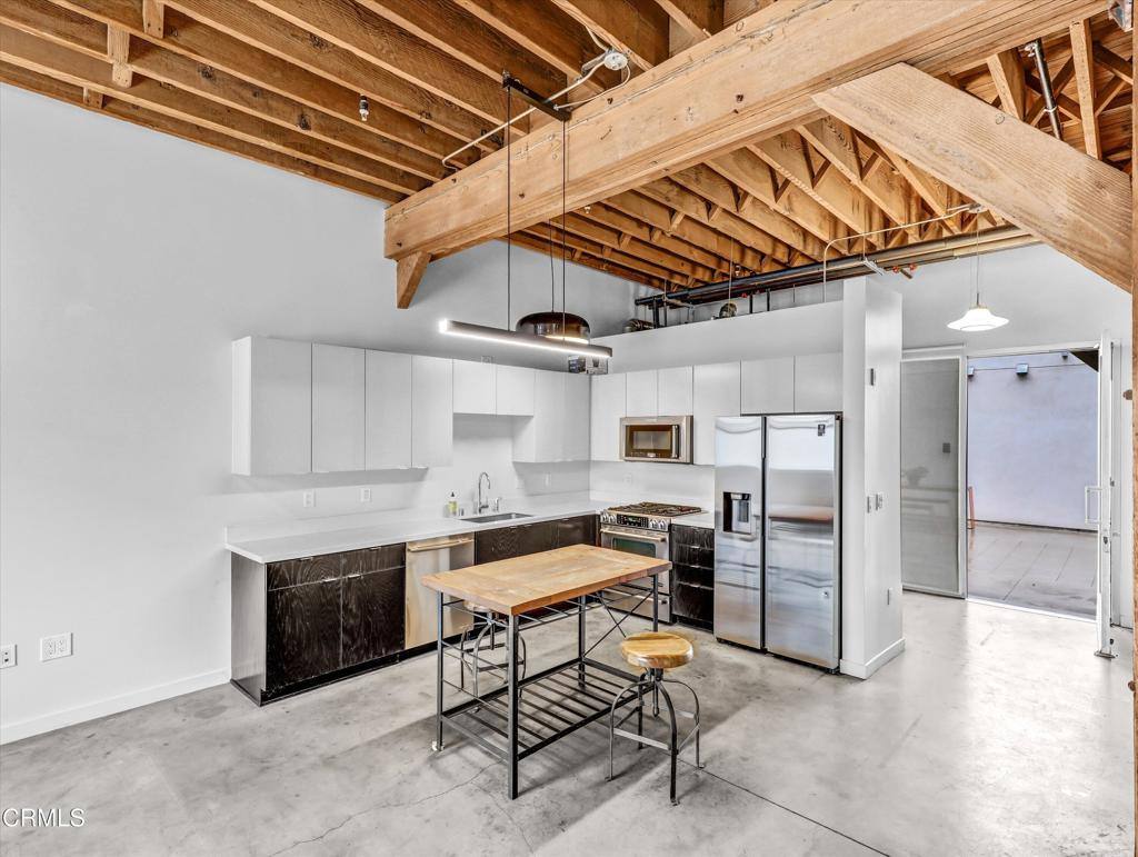 Townhouse for rent at 527 Molino St #110, Los Angeles, CA 90013