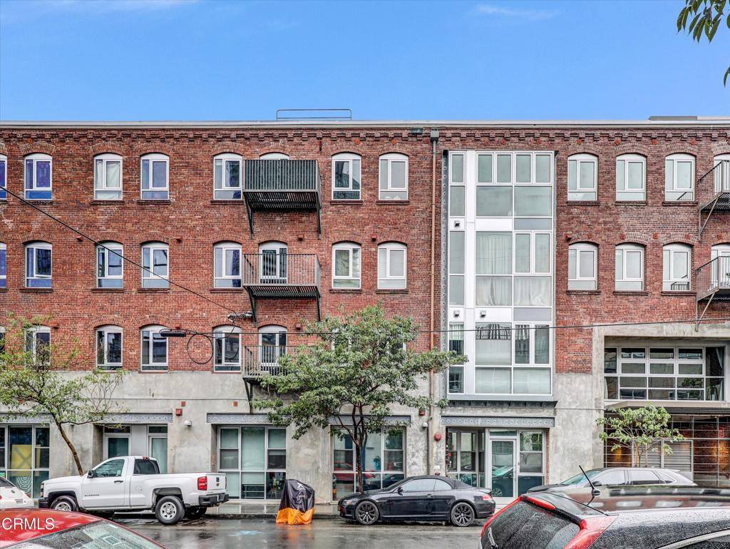 Townhouse for rent at 527 Molino St #110, Los Angeles, CA 90013