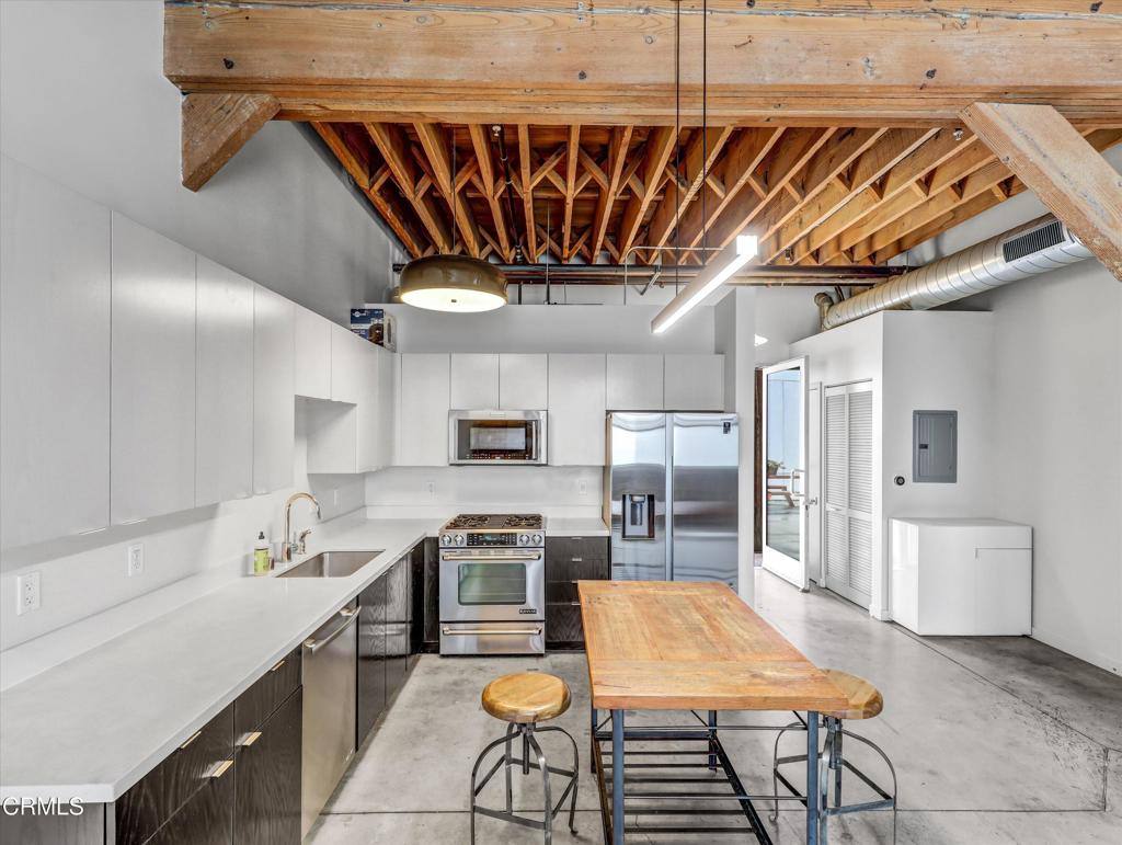 Townhouse for rent at 527 Molino St #110, Los Angeles, CA 90013