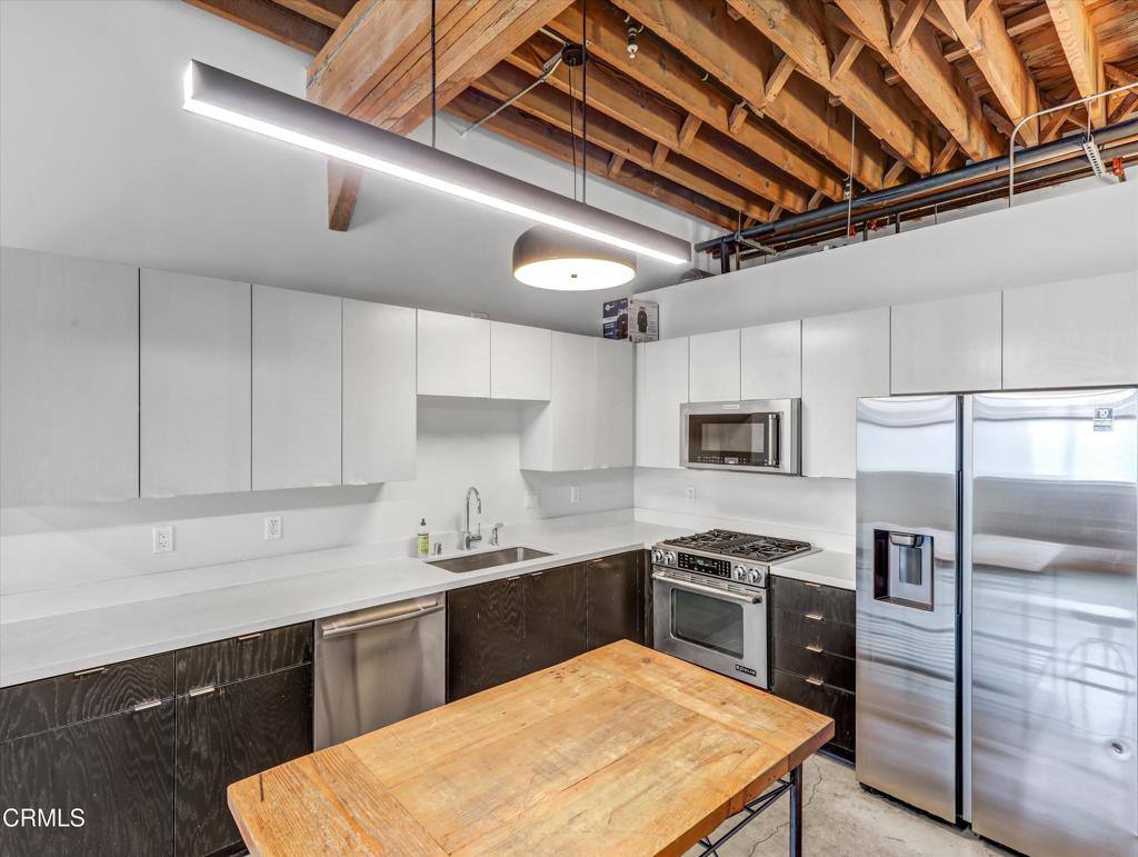 Townhouse for rent at 527 Molino St #110, Los Angeles, CA 90013