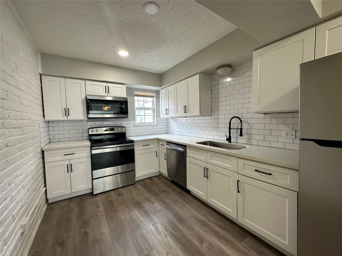 Apartment for rent at 9711 Linkmeadow Lane #11, Houston, TX 77025