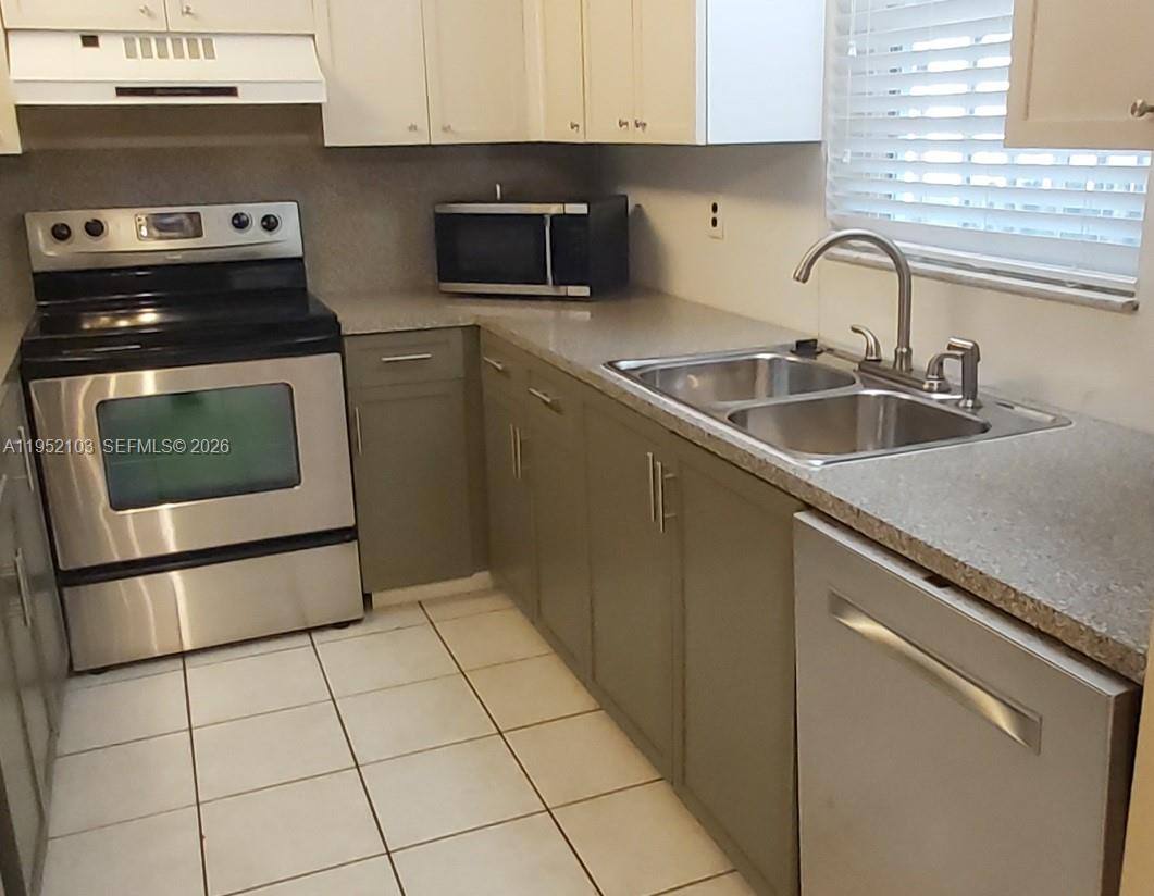 Apartment for rent at 4992 SW 123rd Terrace, Fort Lauderdale, FL 33330