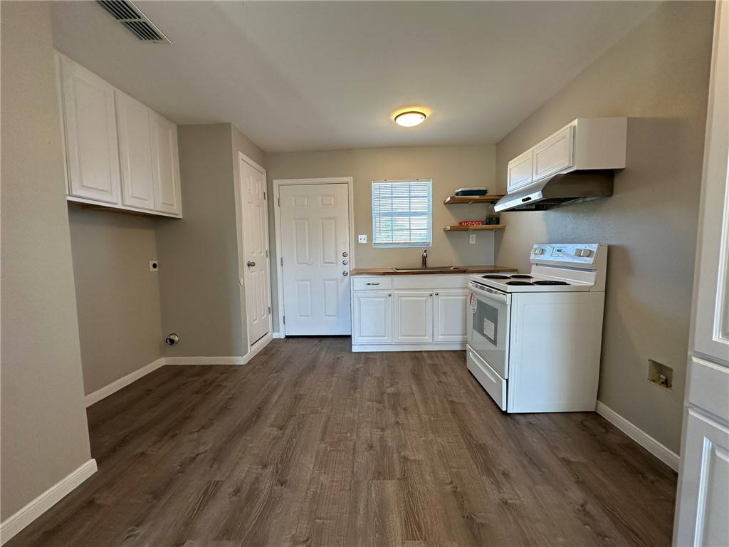 Apartment for rent at 3152 Meadow Lane, Robstown, TX 78380