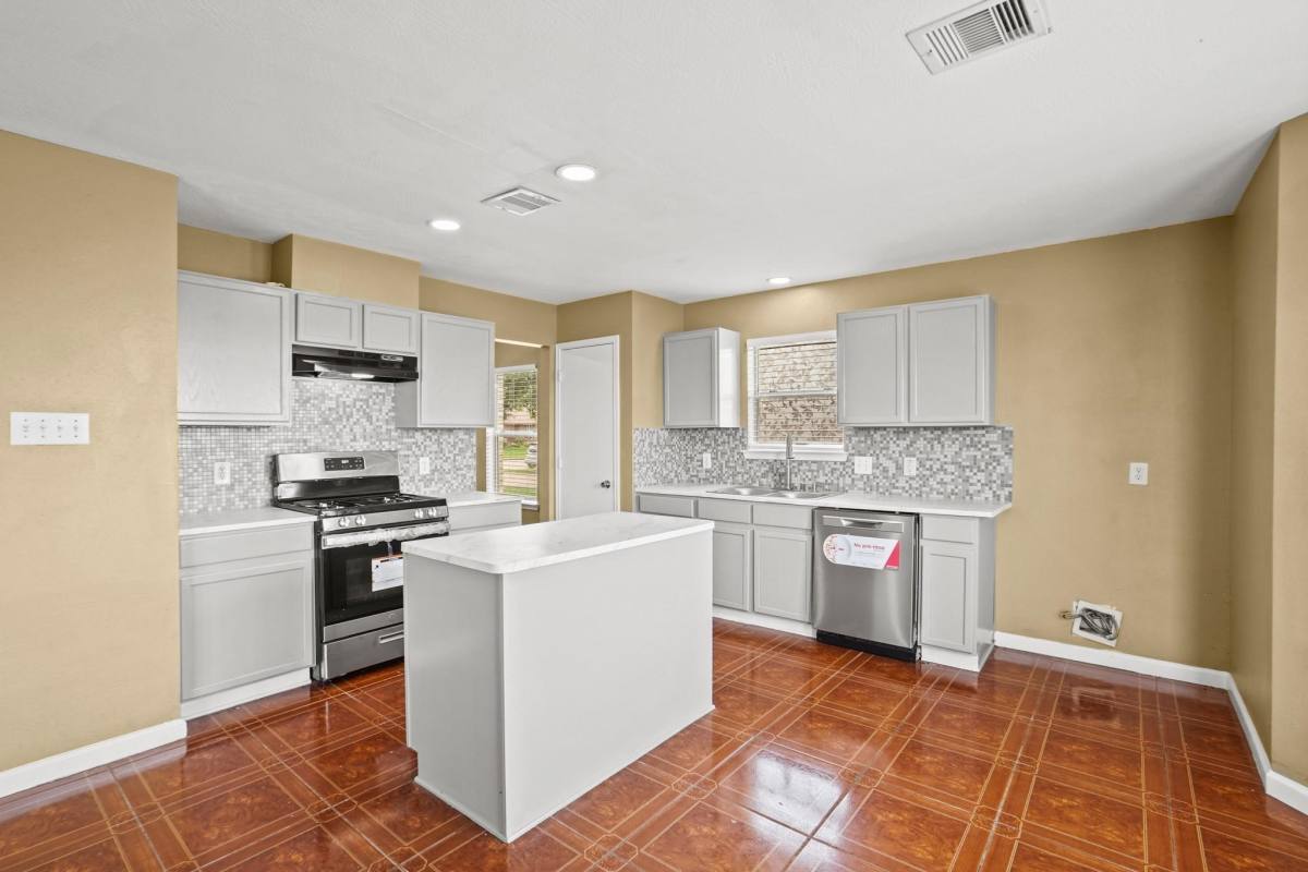 Apartment for rent at 5003 E Parma Dr, Rosenberg, TX 77471