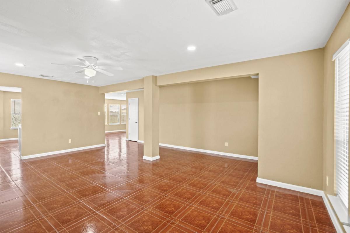Apartment for rent at 5003 E Parma Dr, Rosenberg, TX 77471