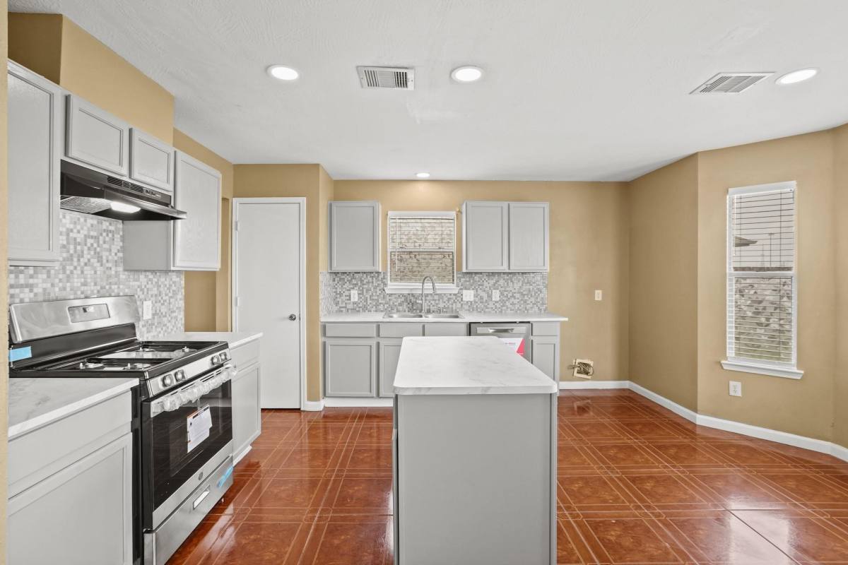 Apartment for rent at 5003 E Parma Dr, Rosenberg, TX 77471