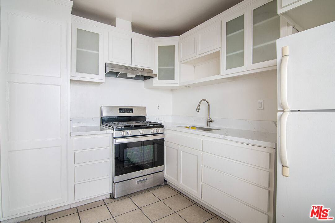 Apartment for rent at 1937 S Bedford St #4, Los Angeles, CA 90034