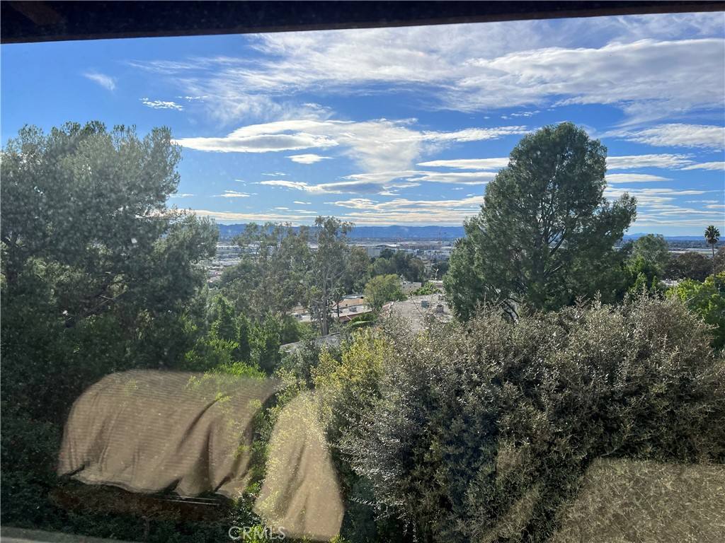 Apartment for rent at 7767 Via Rosa Maria, Burbank, CA 91504