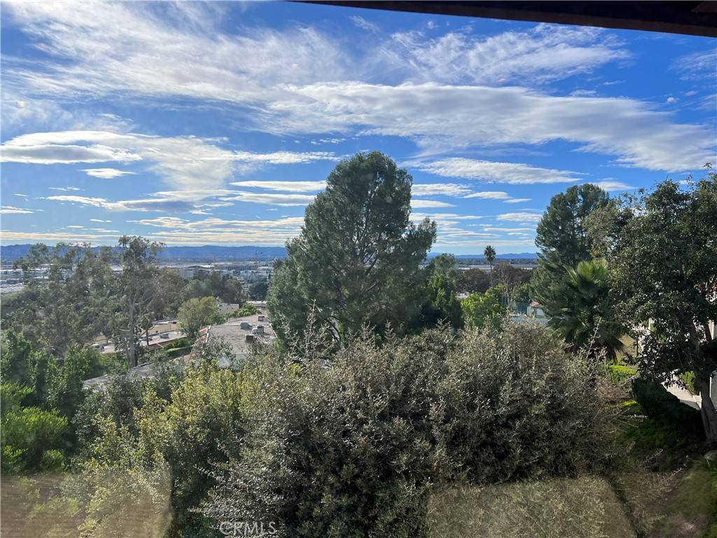 Apartment for rent at 7767 Via Rosa Maria, Burbank, CA 91504
