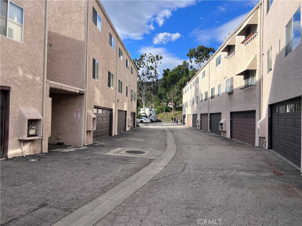 Apartment for rent at 7767 Via Rosa Maria, Burbank, CA 91504