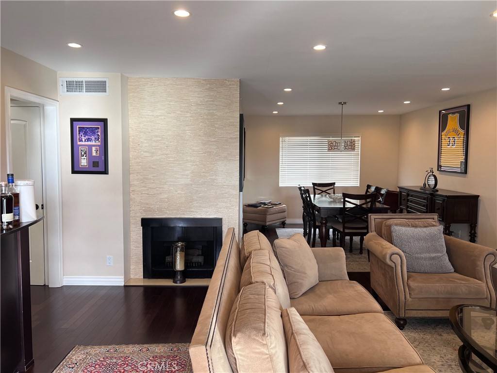 Apartment for rent at 7767 Via Rosa Maria, Burbank, CA 91504