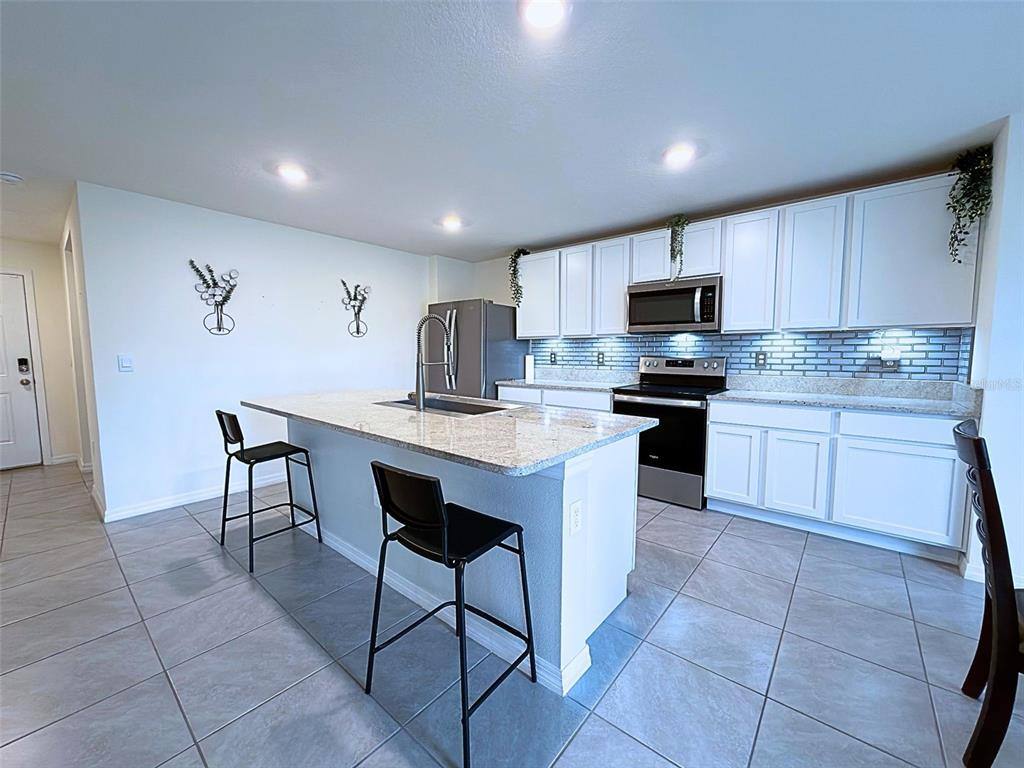 Apartment for rent at 1206 Tahitian Sunrise Dr, Plant City, FL 33565