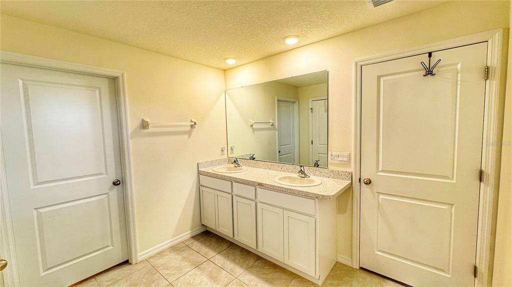 Apartment for rent at 1206 Tahitian Sunrise Dr, Plant City, FL 33565