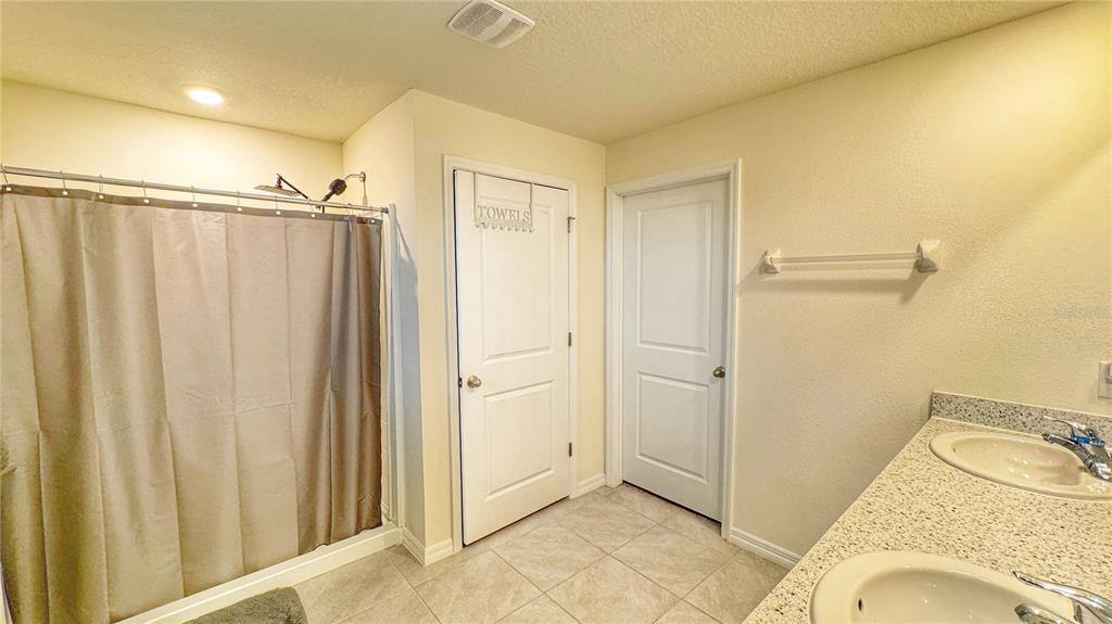 Apartment for rent at 1206 Tahitian Sunrise Dr, Plant City, FL 33565