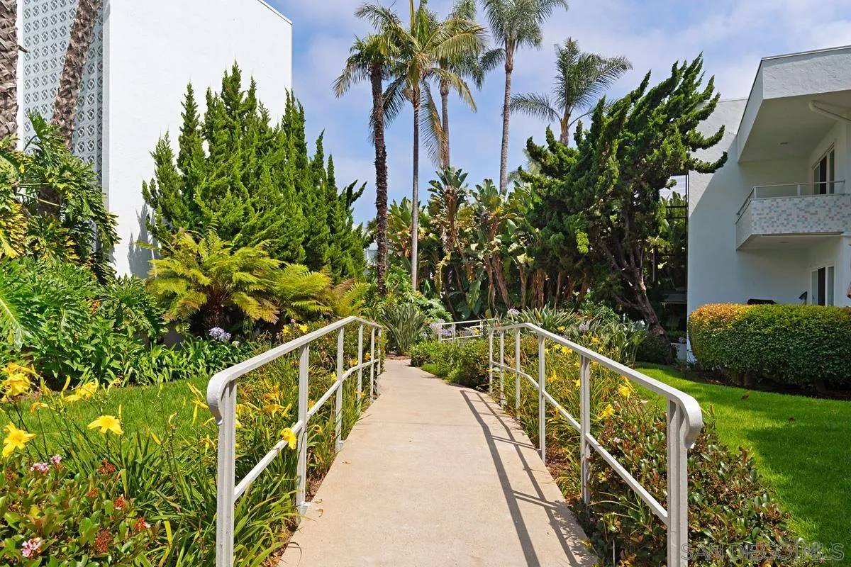 Apartment for rent at 2368 Torrey Pines Rd #61, La Jolla, CA 92037