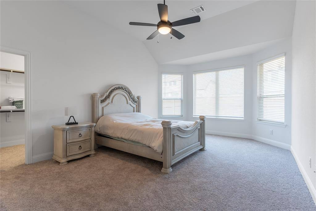 Apartment for rent at 5200 Woodway Dr, Argyle, TX 76226
