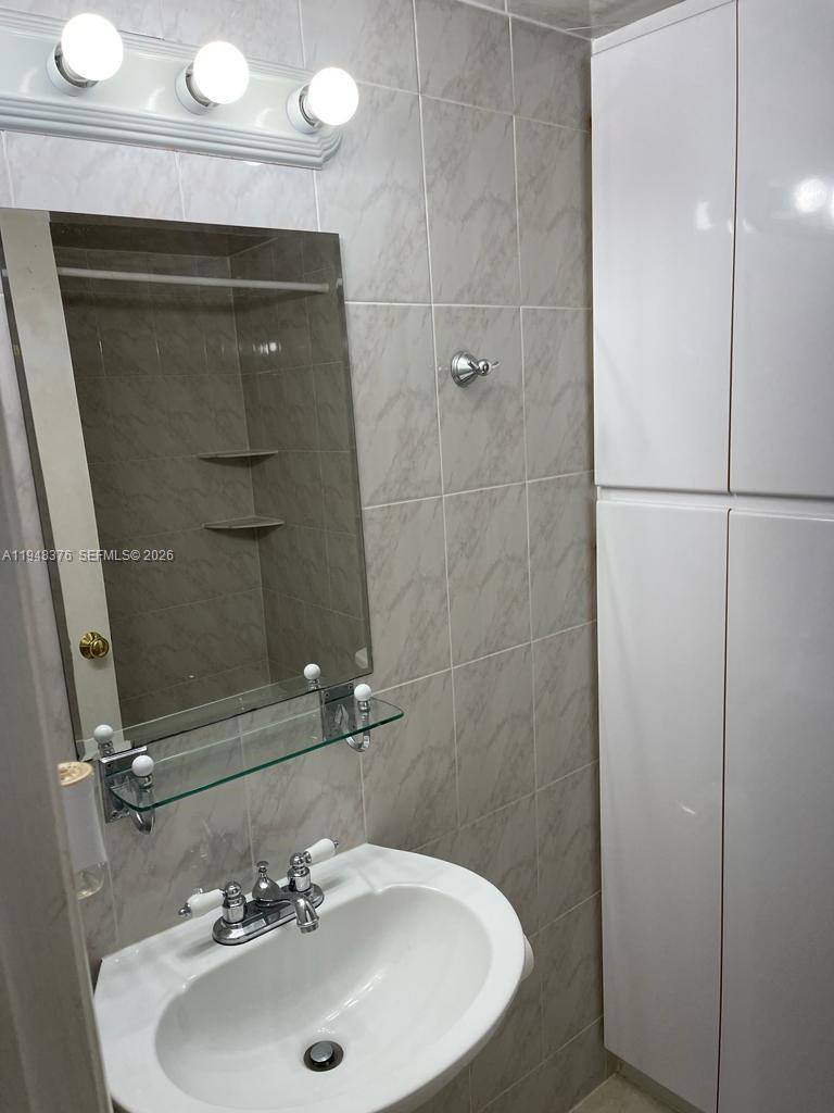 Apartment for rent at 724 NE 4th St #12, Hallandale, FL 33009