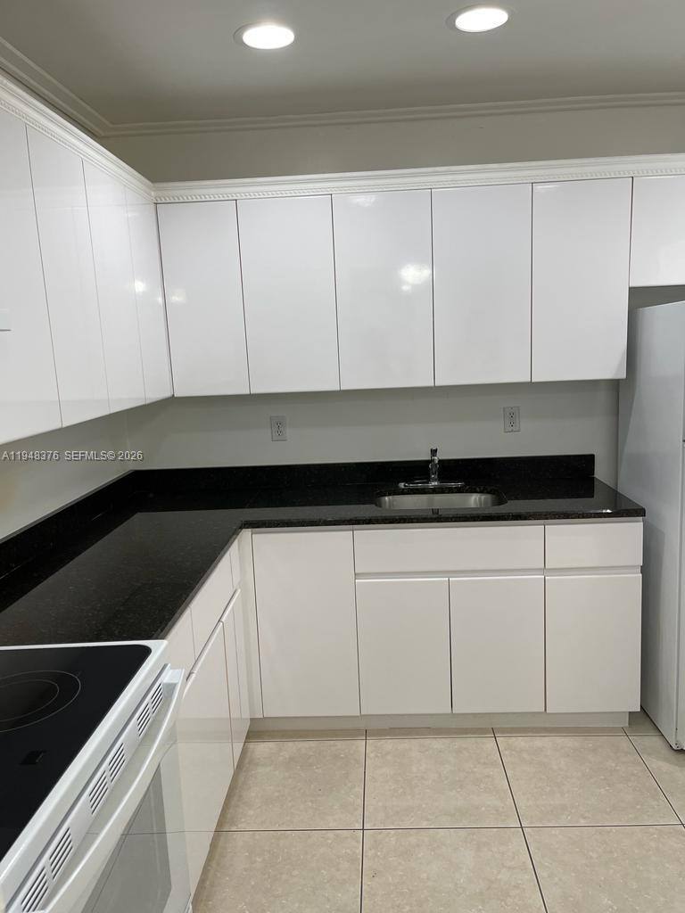 Apartment for rent at 724 NE 4th St #12, Hallandale, FL 33009