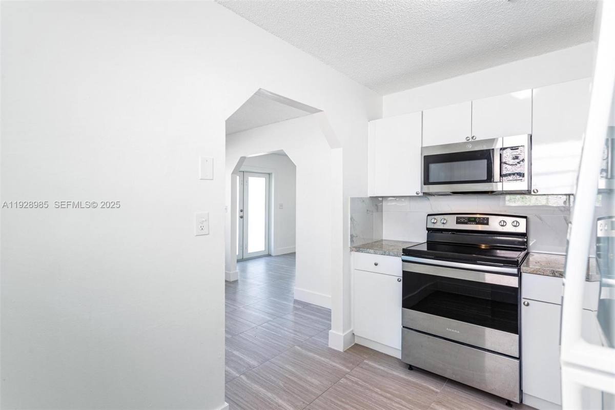 Apartment for rent at 1722 NW 5th St, Miami, FL 33125